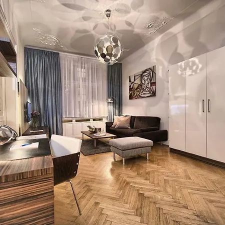 Charming 3bd Apt Apartament