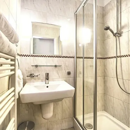 Charming 3bd Apt Apartament *